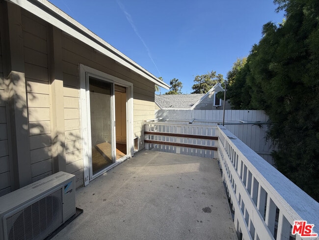 Building Photo - 1160 N Spaulding Ave