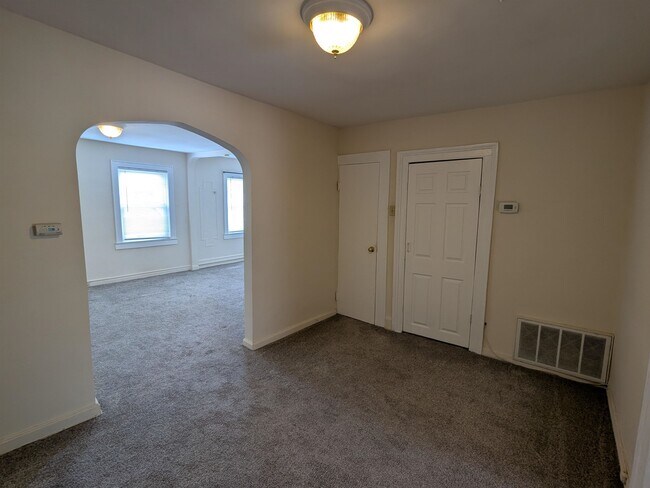 Building Photo - 272 3rd St