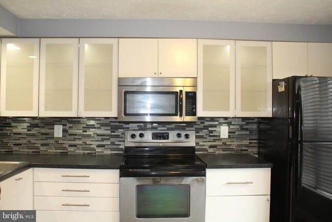 Building Photo - 7345 Branchwood Terrace