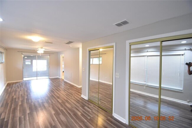 Building Photo - 3273 Harbor Lake Dr
