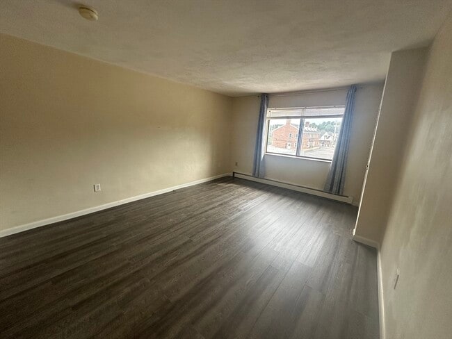 Building Photo - 915 Edgell Rd
