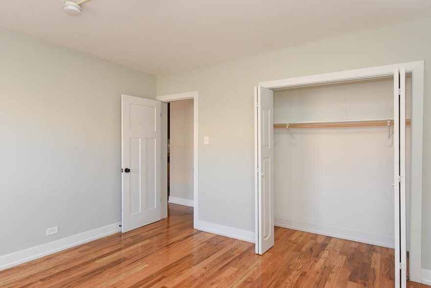 Building Photo - 555 W Arlington Pl