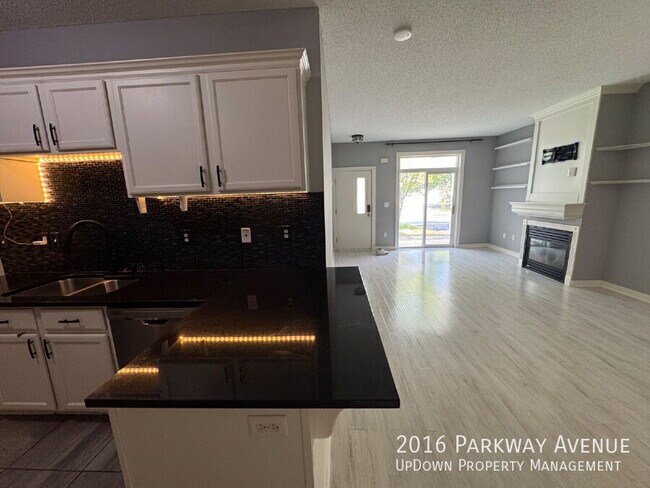 Building Photo - 2016 Parkway Ave