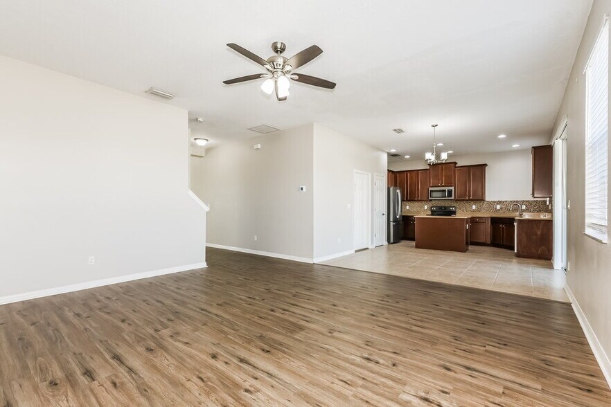 Building Photo - 720 Parker Den Dr