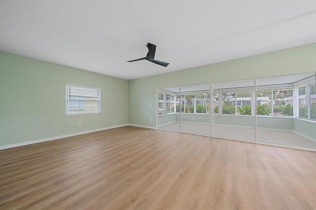 Building Photo - 5865 Tidewood Ave