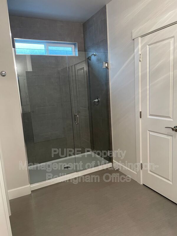 Building Photo - 1365 Wds Pt Lp