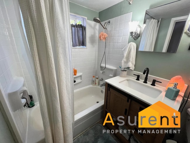 Building Photo - Beautiful Single-Level Home Located in the...