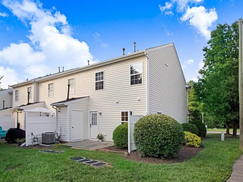 Patio - 3337 Tarleton W