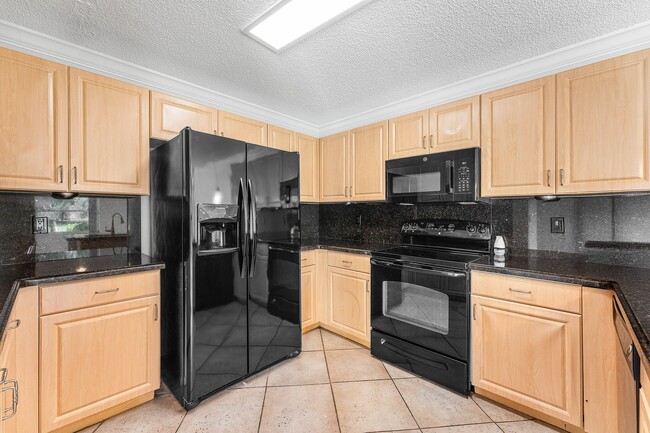 Building Photo - 3256 Commodore Ct