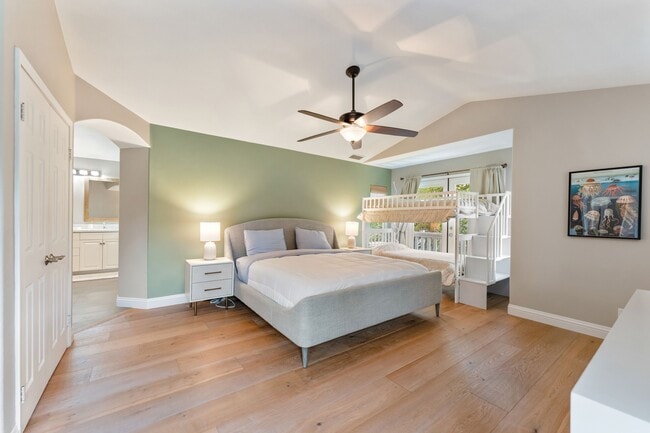 Building Photo - 200 Oak View Ln