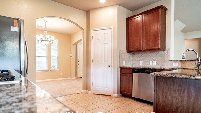 Building Photo - 2301 Giddens Dr