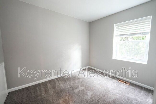 Building Photo - 6626 Birchleigh Way