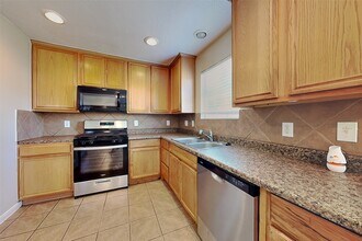 Building Photo - 9031 Ferndale View Dr