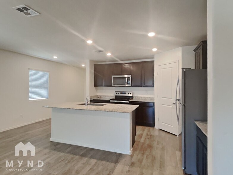 Building Photo - 1557 E Caballero Dr