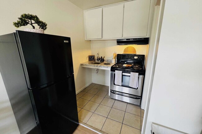 Building Photo - Lorene Lodge Apartments