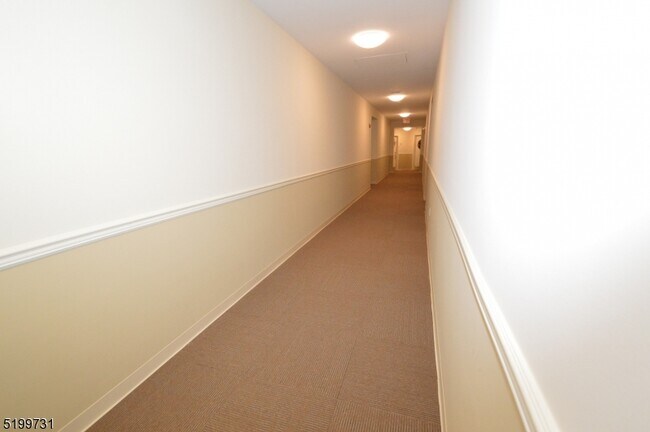 Building Photo - 1015 Brookfield Glen Dr