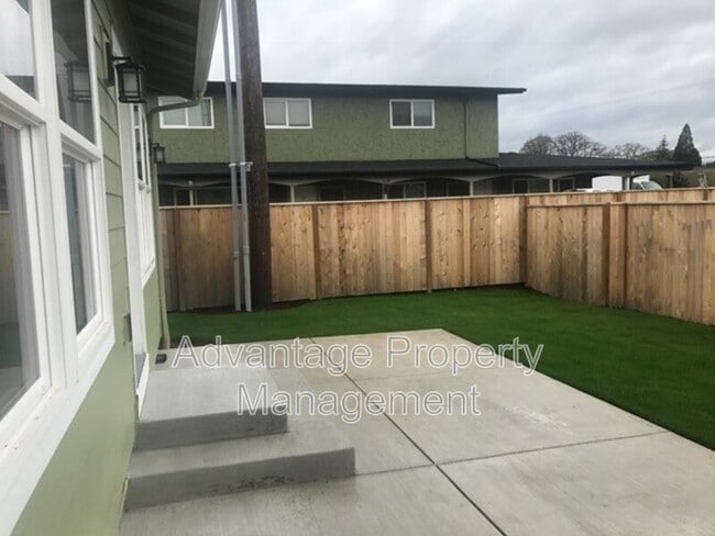 Building Photo - 122 S 21st St