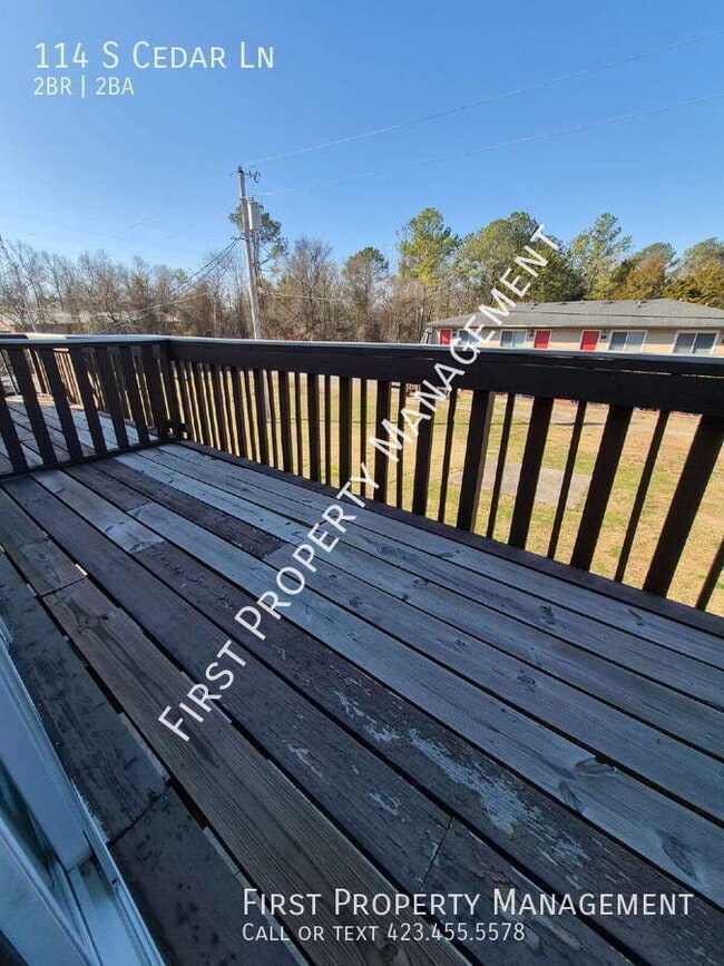 Building Photo - 114 S Cedar Ln