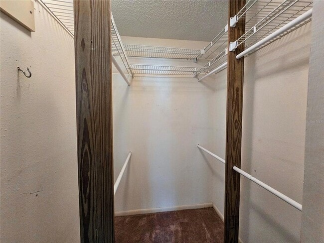 Building Photo - 520 Fairways Cir