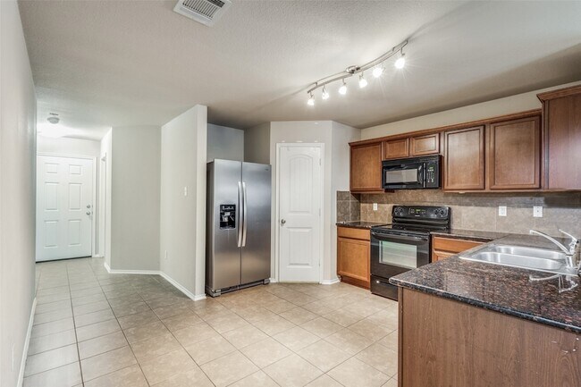 Building Photo - 1101 Rainer Dr