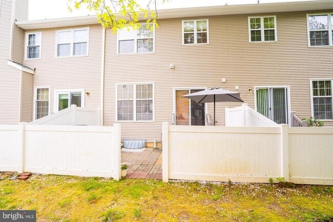 Building Photo - 704 Dahlia Cir