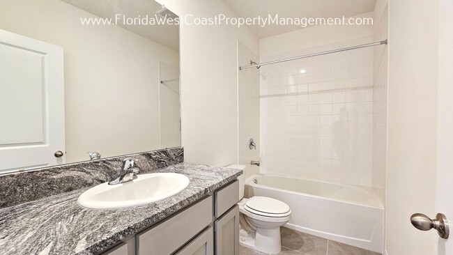 Building Photo - SPACIOUS STAR FARMS 3 BEDROOM/2.5 BATH TOWNHOME PRE-LEASING FOR APRIL 2026!