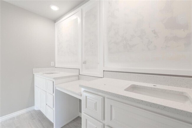 Building Photo - Brand NEW 3 Bedroom 2 Bathroom Home in Tuscany Lakes (Piedmont Schools) with Storm Shelter and Sp...