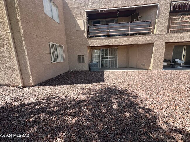 Building Photo - 2601 W Broadway Blvd