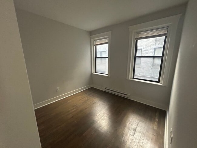 Building Photo - NO BROKER FEE | 3 Bed on Park Dr | Fenway | Available Now
