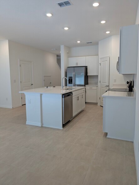 Building Photo - 2093 Hallier Cv