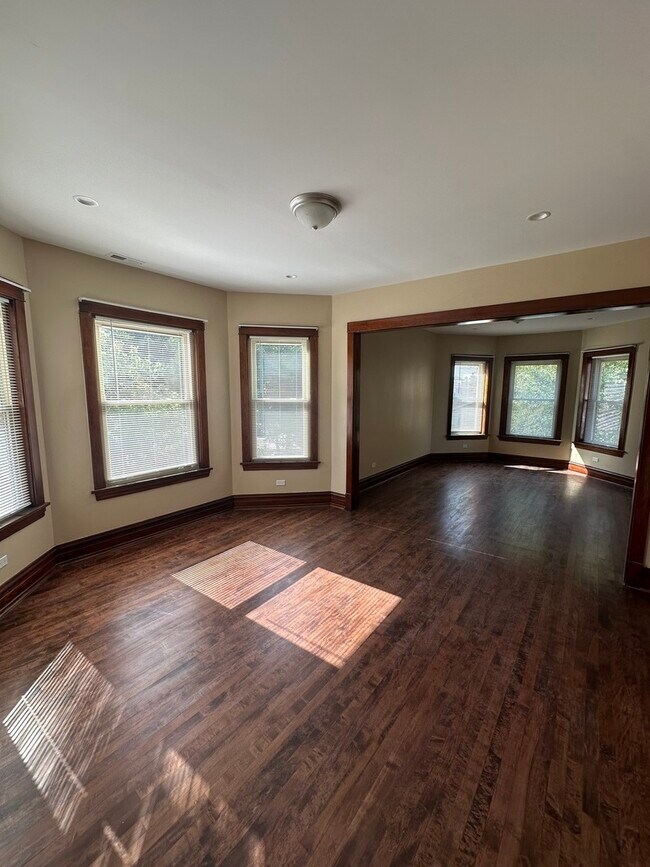 Building Photo - 5648 W Higgins Ave