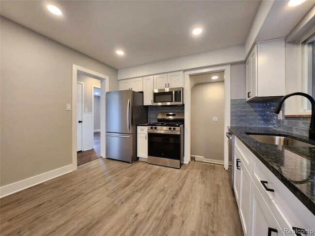 Building Photo - 15705 Juliana Ave