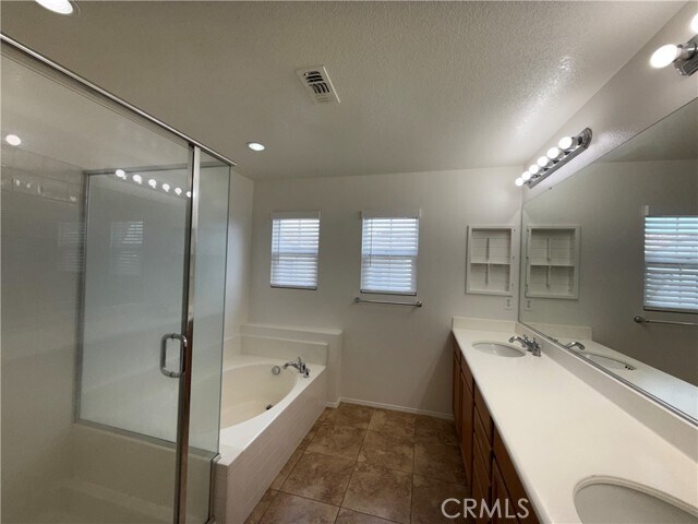 Building Photo - 506 N Placer Privado