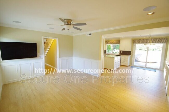 Building Photo - 5827 Fairhaven Ave