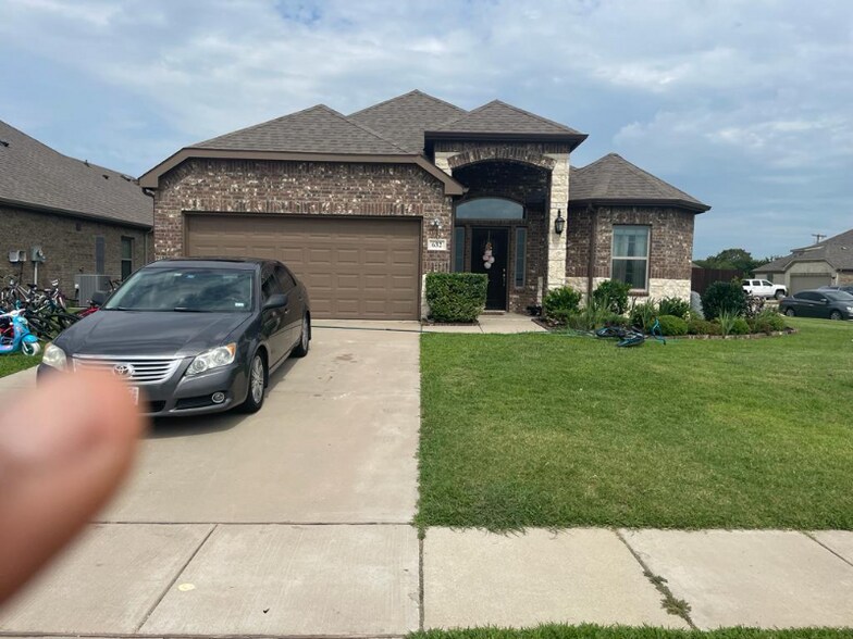 Building Photo - 632 Redwood Dr