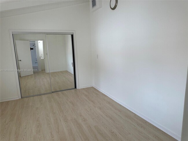 Building Photo - 431 Tamiami Blvd