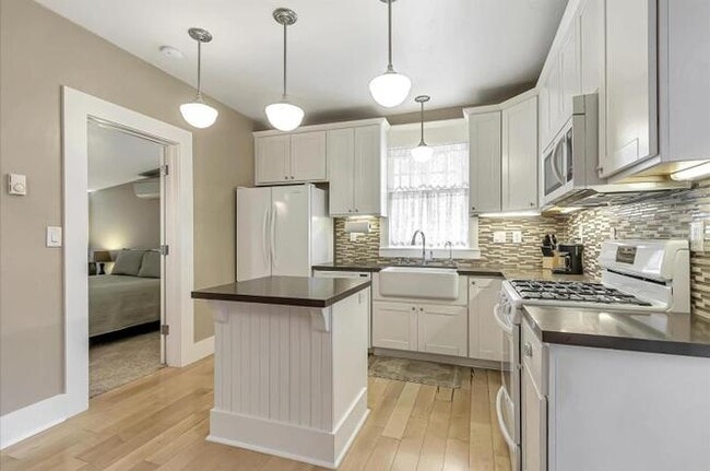 Building Photo - 1358 Fremont St