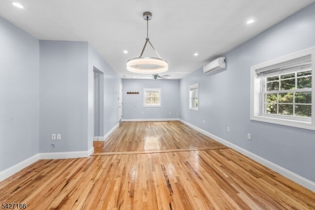 Building Photo - 12 Roosevelt Ave