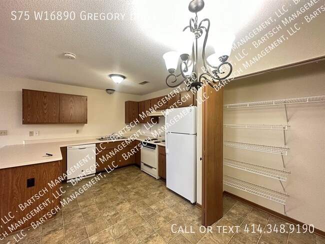 Building Photo - S75W16890-W16890 Gregory Dr