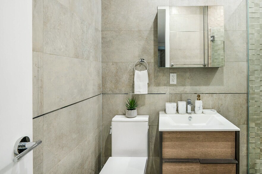 Building Photo - 317 E 78th St