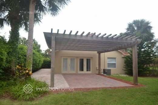 Building Photo - 1090 Lancewood Pl W