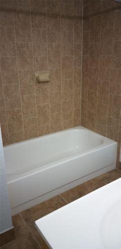 Building Photo - 9855 Westview Dr