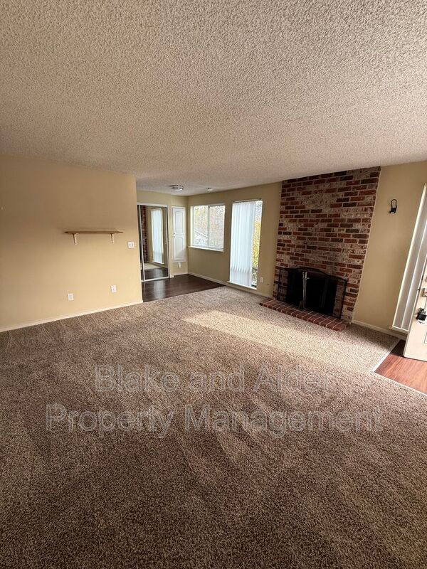 Building Photo - 4075 SE Holgate Blvd