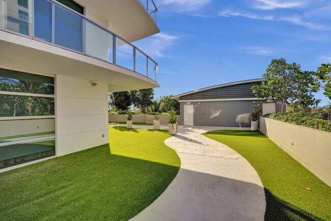 Building Photo - 3100 N Ocean Dr