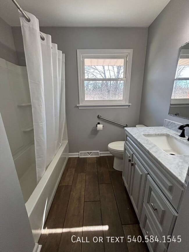 Building Photo - 449 Missimer Ln