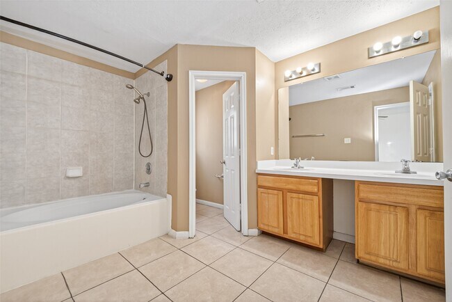 Building Photo - 15515 Waldron Cir