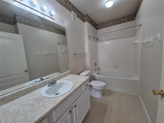 Building Photo - 18104 Villa Creek Dr