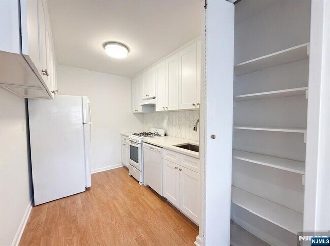 Building Photo - 2180 Center St