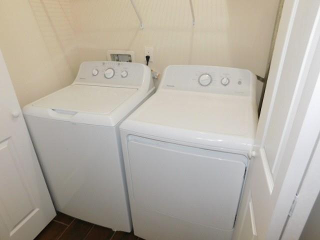 Building Photo - 214 High Creek Dr