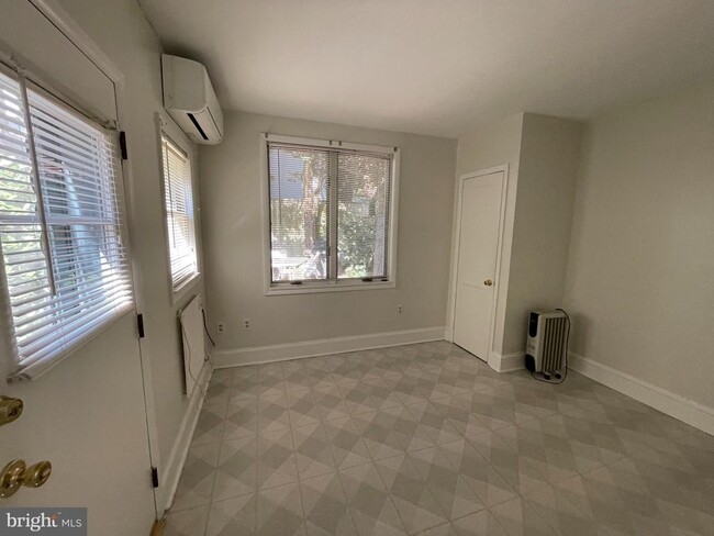 Building Photo - 790 S Front St